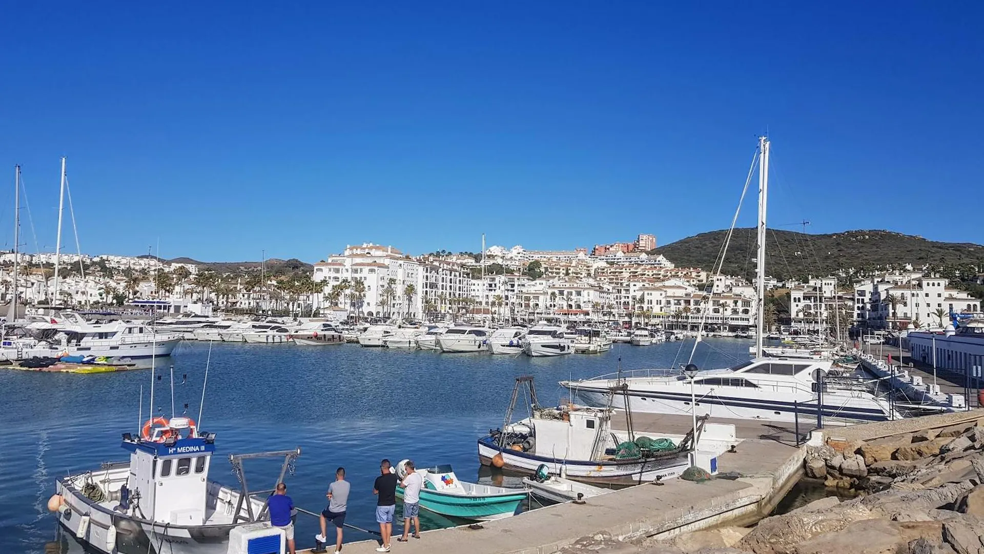 Gorgeous Apartment With Ideal Location Alongside The Beach And Marina And A Huge 68 Sqm Private Terrace Castillo de Sabinillas 0*,